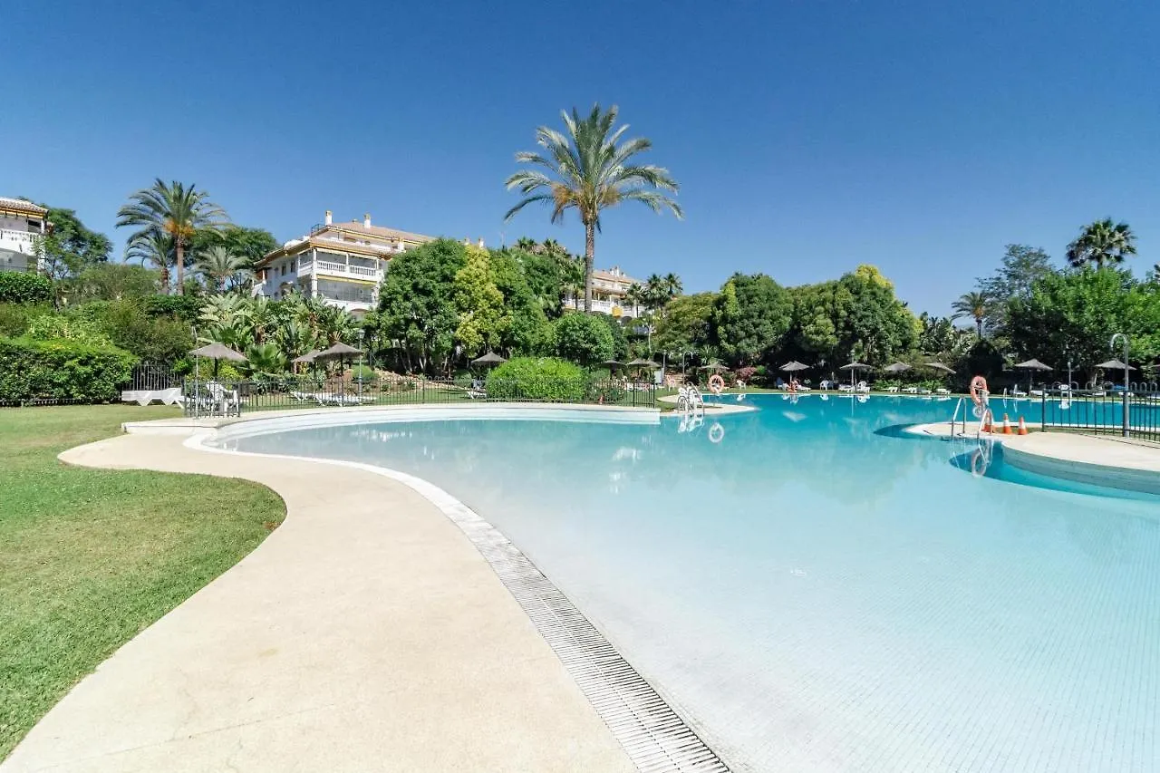 Dn11-2 Bedroom Apartment Close To Puerto Banus Marbella