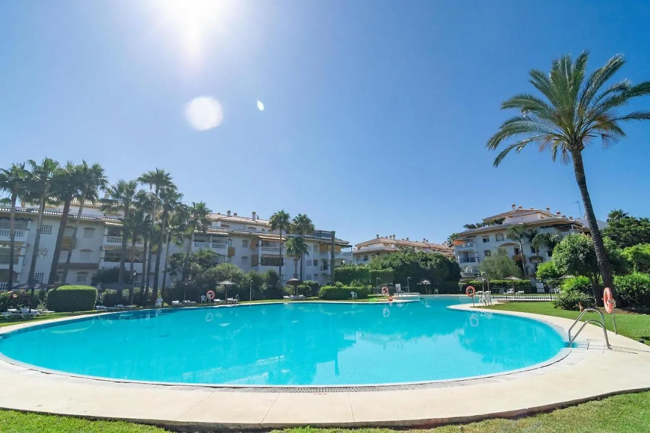 Dn11-2 Bedroom Apartment Close To Puerto Banus Marbella